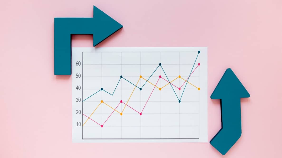 Line graph and arrows indicating growth trends on pink background